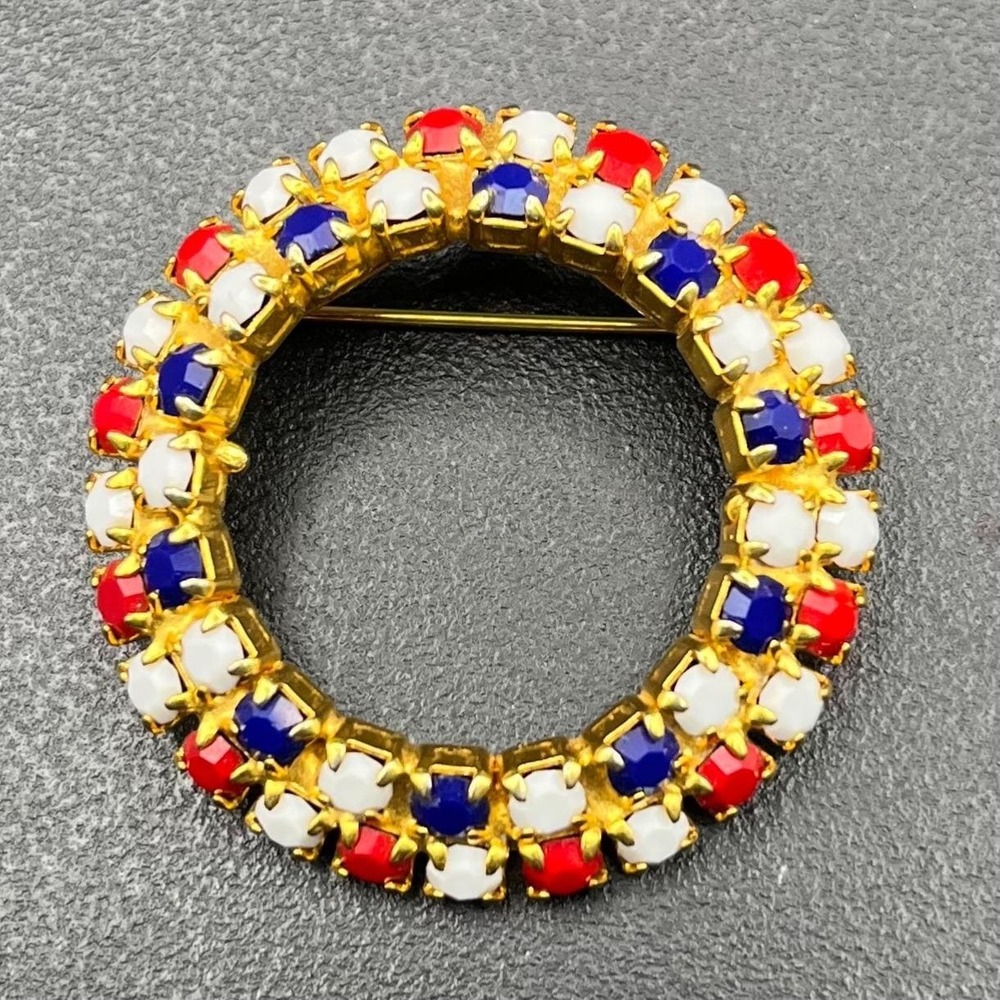 1970s Bicentennial Patriotic Red White Blue Rhinestone Wreath‎ Brooch